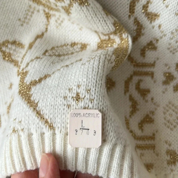 Vintage Dana Scott Like New Cream Sweater with Gold Rose Pattern. Size L - Picture 5 of 12